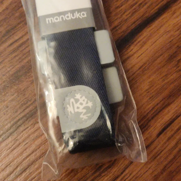 {Manduka} Navy Blue Yoga Mat Sling - Picture 4 of 5